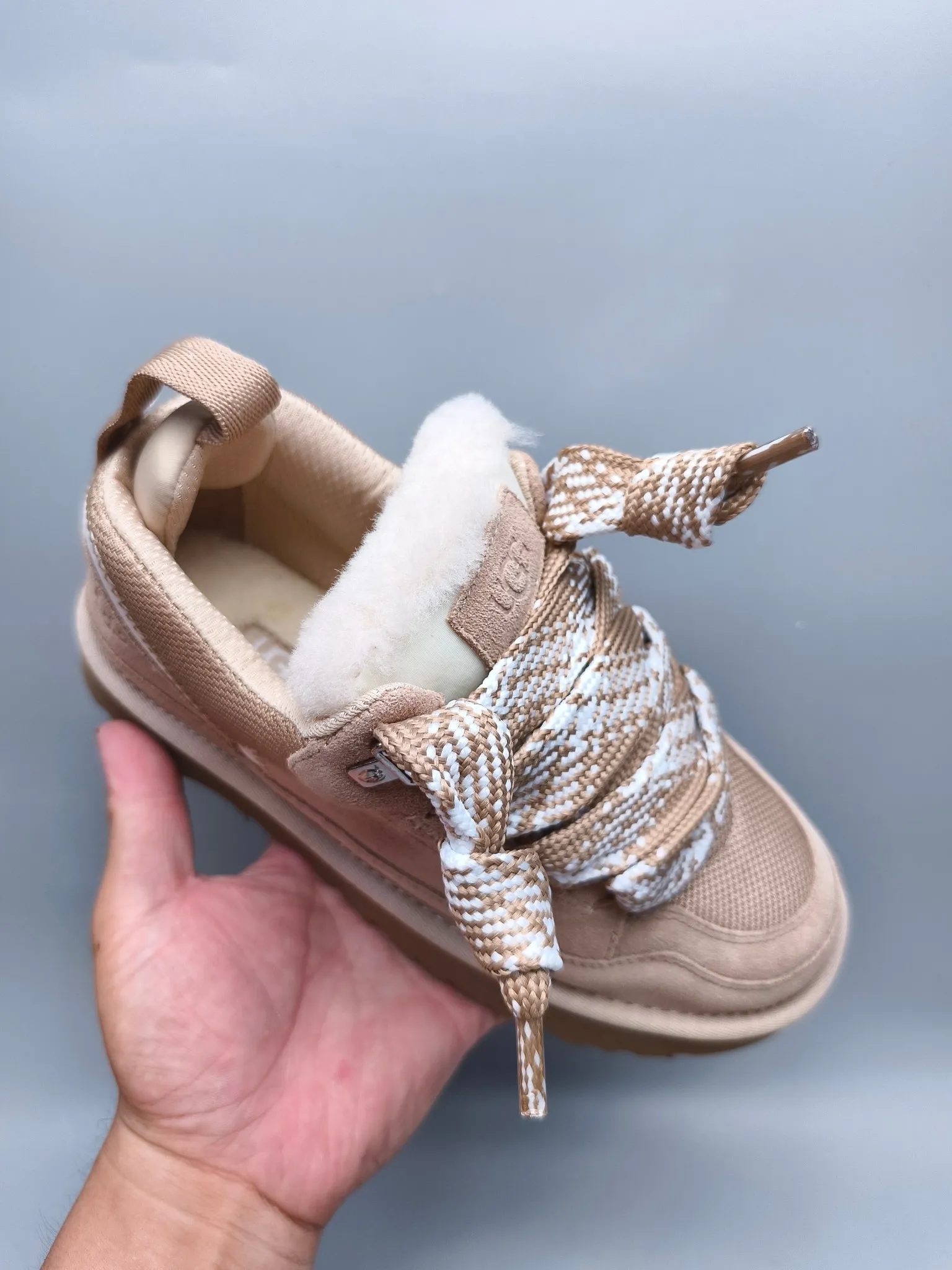 💰640 UGG sheepskin all-in-one snow boots 4032 couple mesh sports and leisure style color: sand black chestnut gray walnut antelope brown white code number: 35-45?